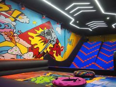-爱蹦iBOON蹦床运动馆(江汉店)