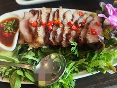 -Chom Cafe and Restaurant