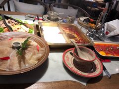 -尚尚仙·酸汤猪手·猪肚鸡火锅(华联万柳购物中心店)