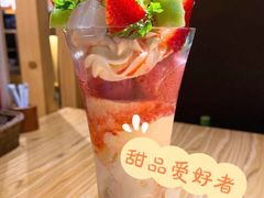草莓奇异果椰果酸奶芭菲-Ufufu cafe(天神巷店)