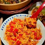 跟风吃这家湘西菜馆，排队1小时真值哭了