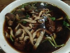牛肉面-清真吴记门钉肉饼·喜多利