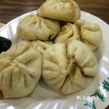 一大碗，挺实惠的，烧饼也挺入味的