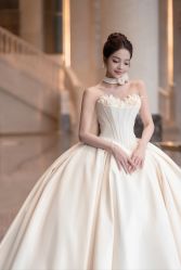 -Lady  Jane高端婚纱礼服馆