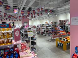 -嗨本可潮玩仓(大兴大悦春风里店)
