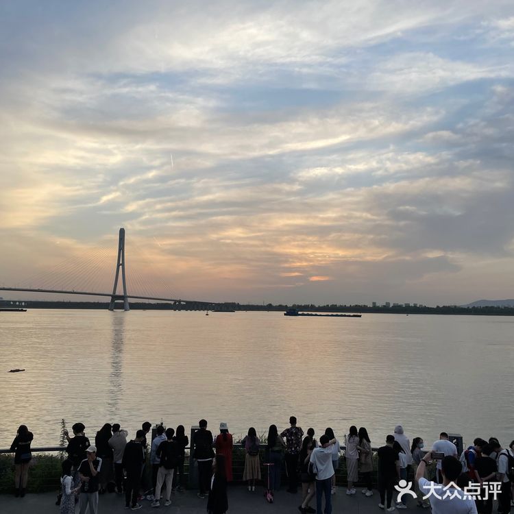 南京网红地标｜鱼嘴湿地公园、灯塔夕阳