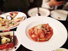-香格里拉鱼跃地中海西餐厅·牛排披萨