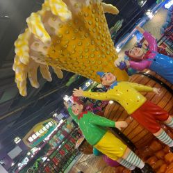 -维佳童话镇演出现场(徐东店)
