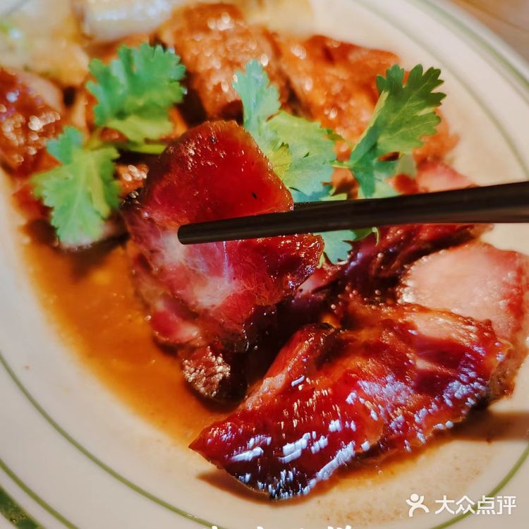 肠粉是招牌菜,我比较喜欢吃鲜虾肠粉,鲜虾还挺多的