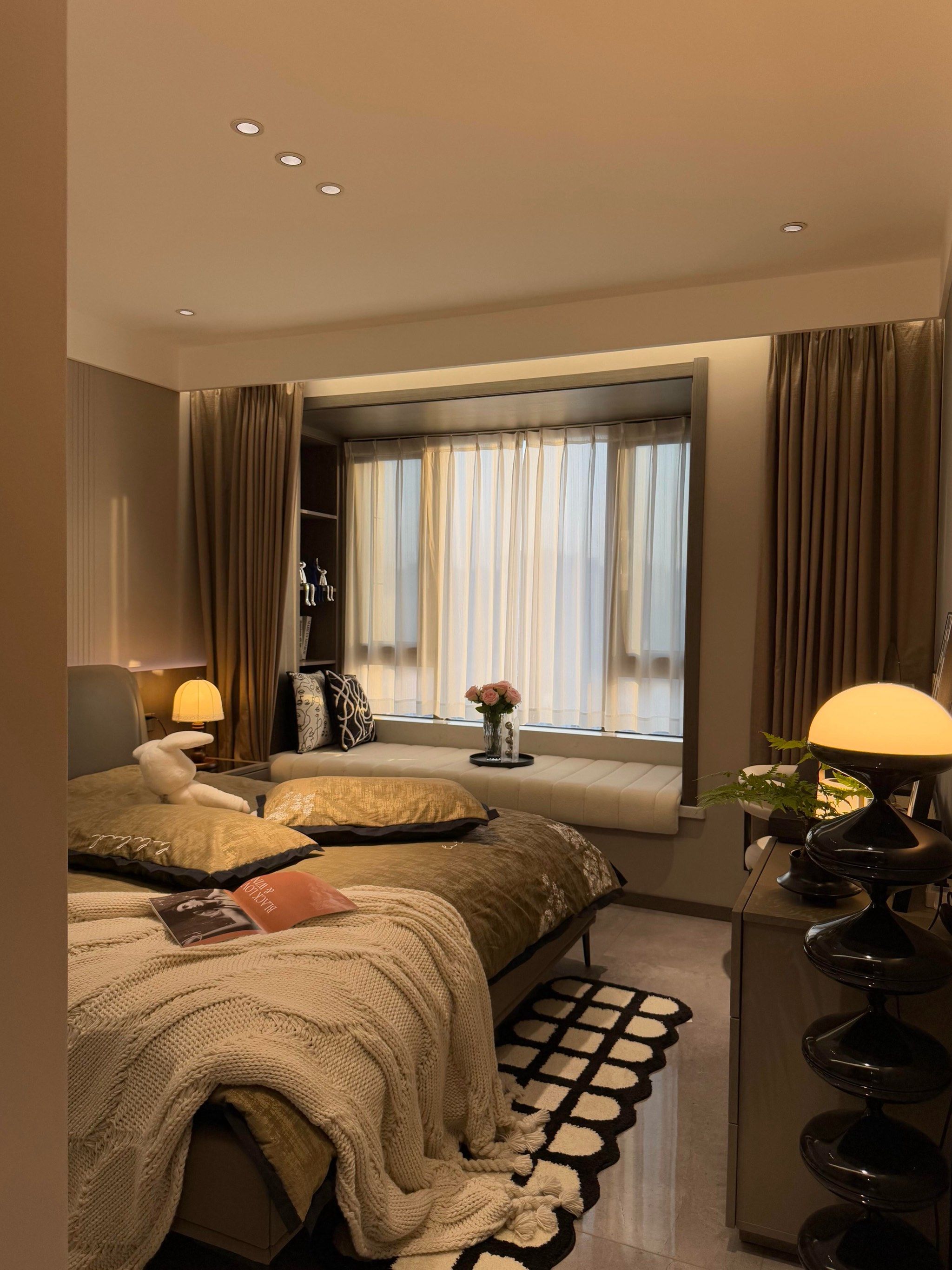 谁懂啊!真的好喜欢我家小卧室🥹
