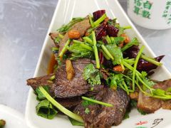 香菜拌牛肉-小民大排档(光谷店)