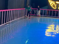 -嘿哟动霸CHUA·新潮玩运动娱乐中心·蹦床滑冰团建乐园
