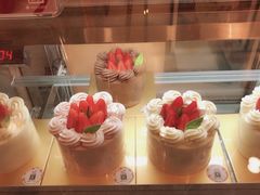 -花花卷卷·鲜食蛋糕(静安久光百货店)