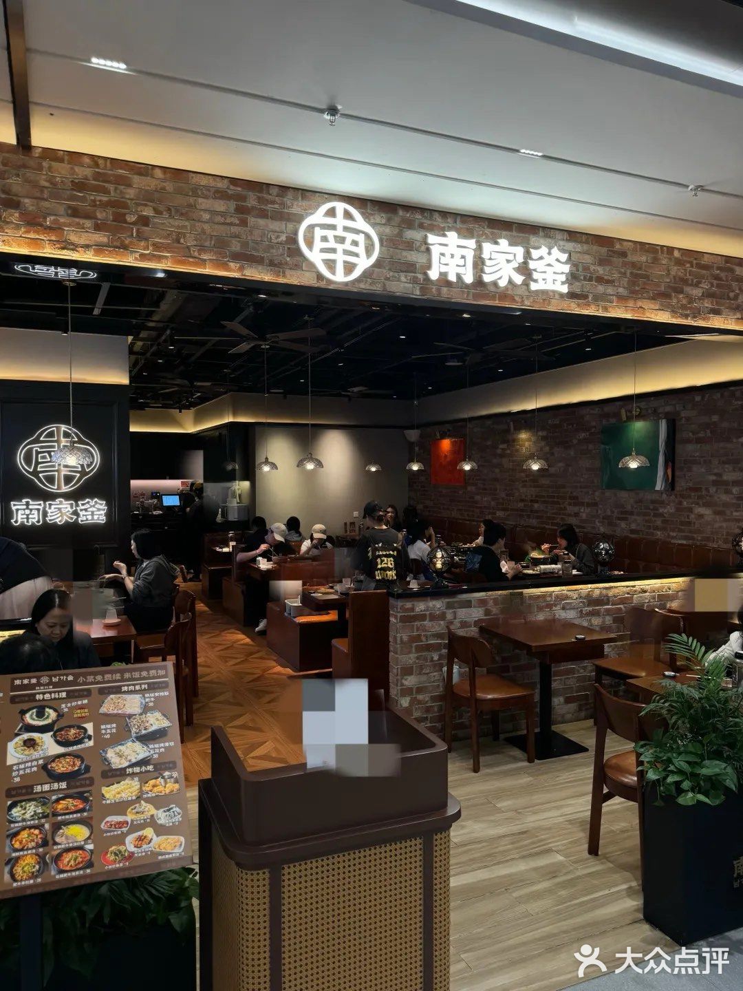 六点坐满人,一半香港人!