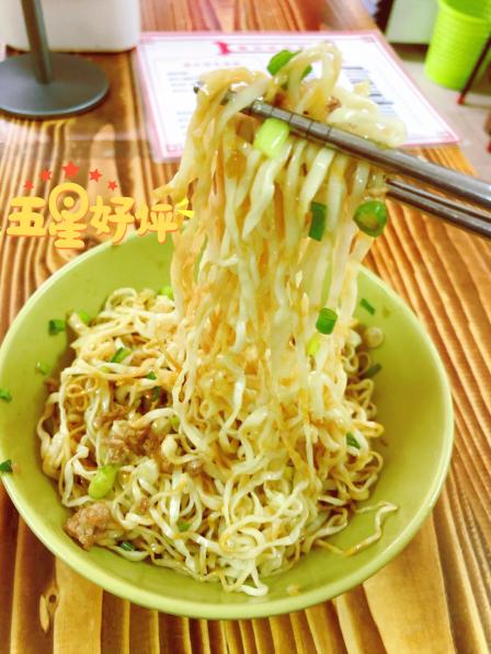 揭阳新亨手工面-"口感:有嚼劲,面很香,浓浓的猪油味,让我.