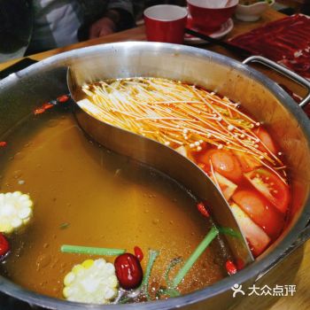 今天又带着弟弟妹妹来吃美味的火锅了，牛很鲜最爱的就是