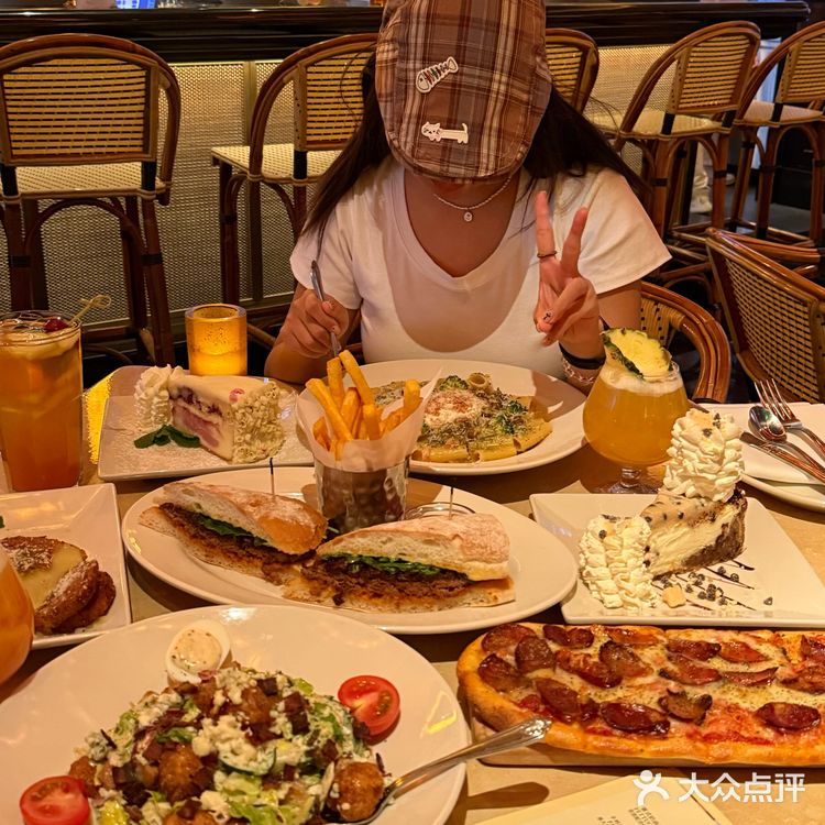 成都这么惊艳的美式西餐厅真不多了…
