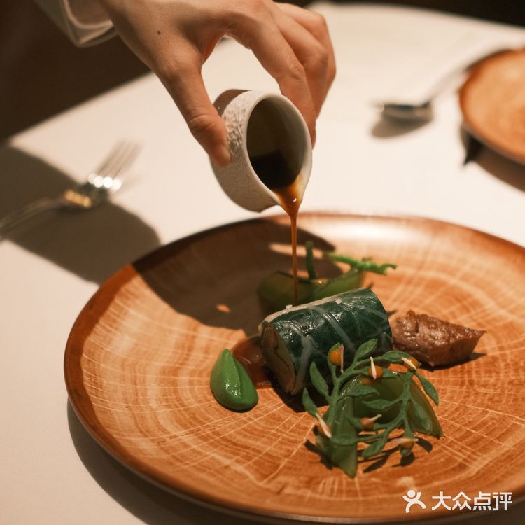 在成都遇见LV中国首家餐厅THE HALL