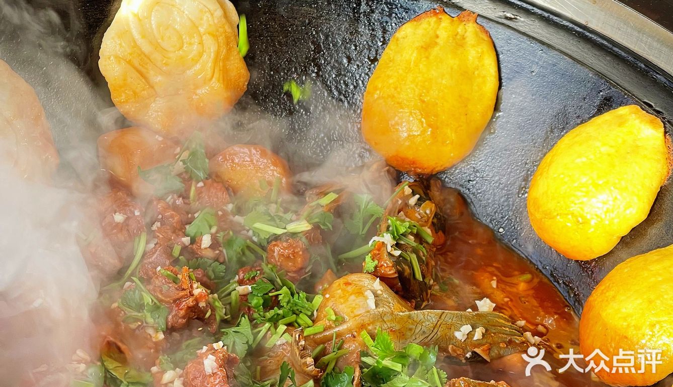 小土豆们，不去尔滨也能吃到东北铁锅炖❗