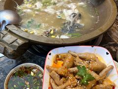 酸辣无骨鸡爪-一品鱻石锅鱼