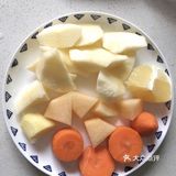 适量、凉白开 1. 将所有食材切小块备用