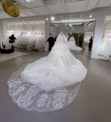 -艾米丽婚纱礼服