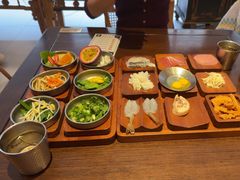 -银米·云南传统过桥米线(双廊黑金冠店)