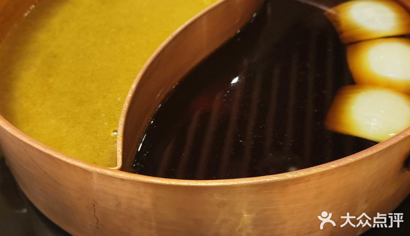 以和牛畅吃为特色，牛肩肉、牛上脑肉质鲜嫩多汁、纹路清晰