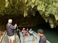 -怀托摩萤火虫洞