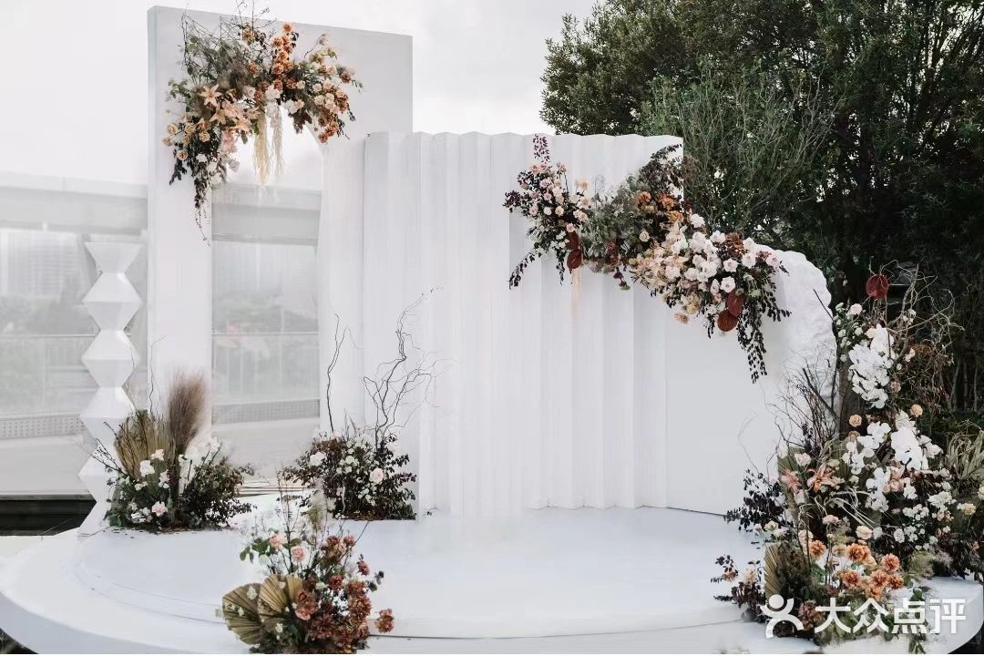 户外侘寂风婚礼，干干净净就很美好