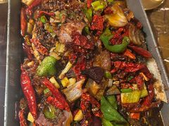 -何师烧烤·小龙虾·江湖川菜·精酿啤酒(成温店)