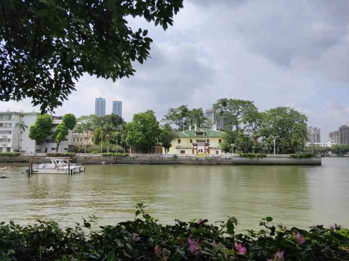 海印广场-"海印广场是广州老字号的商场,里边有很多电.
