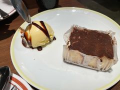 提拉米苏蛋糕配香草冰激凌-萨莉亚意式餐厅(杭州滨江天街店)