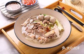 Pork Offal and Beef Tendon Meatball Noodles
