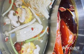 Mushroom Soup + Spicy Red Soup Double Boiler
