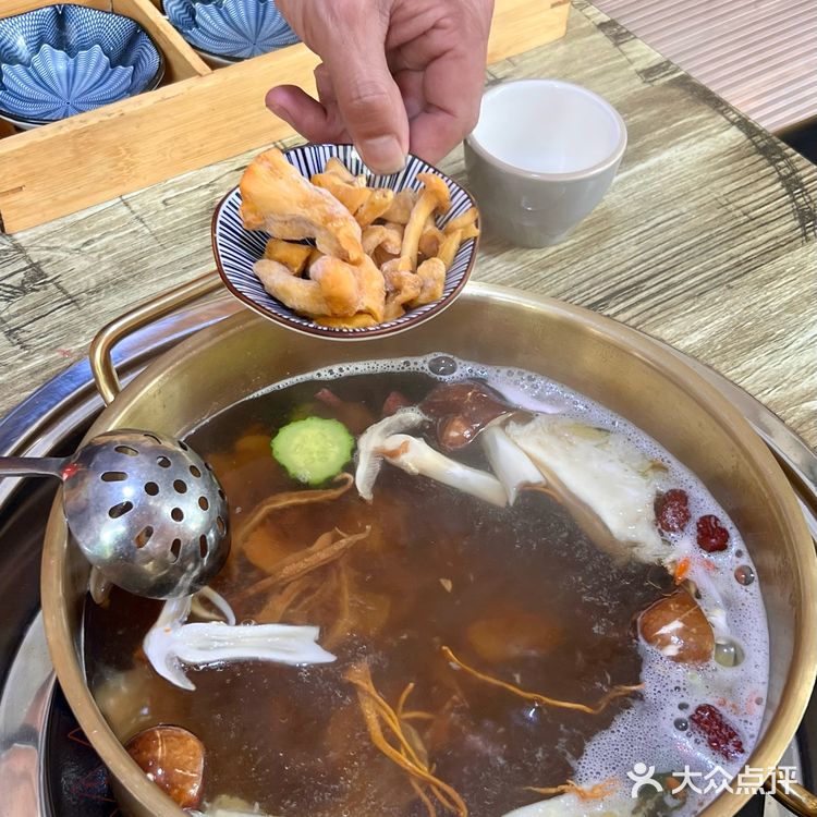 在大理｜云南的夏天当然要吃菌子啦！