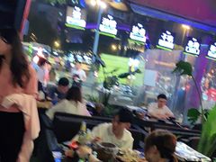 大堂-何师烧烤·香辣蟹·川菜·30年老品牌(太古里旗舰店)