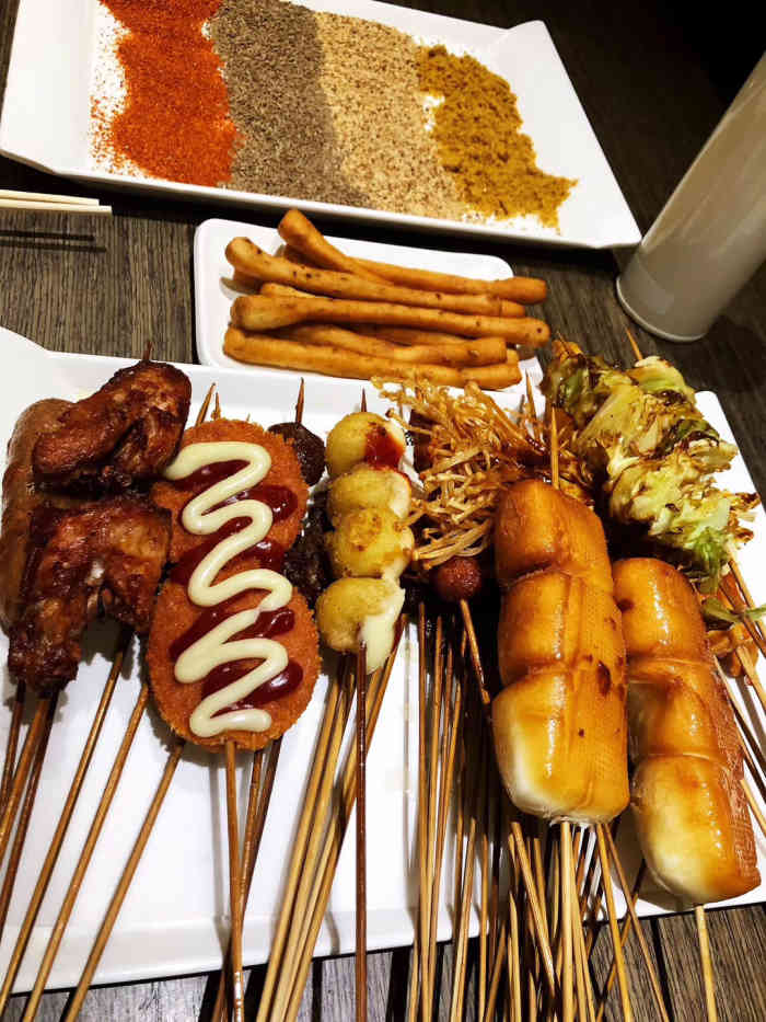 五爷炸串(平公街店)-"连锁店,最开始在桥南街的地下室,每天排队.