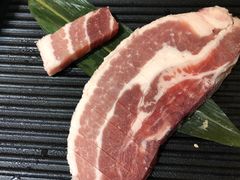 烤厚切黑香猪五花肉-烤路里·韩国品质自助烤肉(石路天虹4号店)
