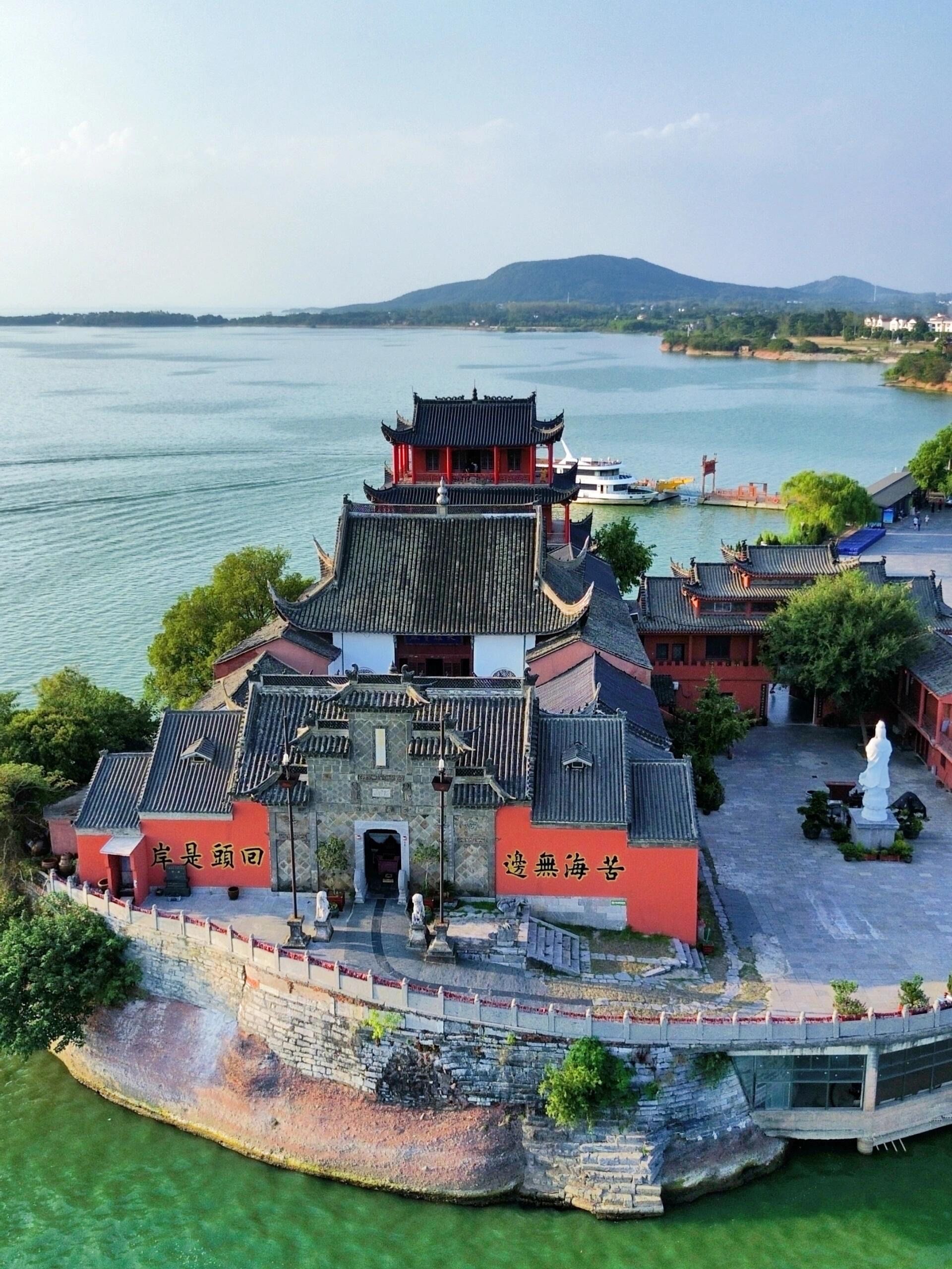 这座"海"上寺庙真的很美