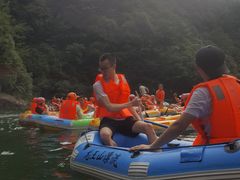 -安吉龙王山峡谷漂流