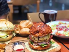 双蛋指椒牛肉汉堡-魏斯理汉堡(西安沣东吾悦店)