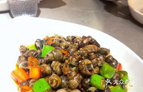 Stir-Fried Freshwater Snails with Perilla and Spicy Flavor