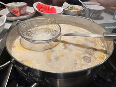 -尚尚仙·酸汤猪手·猪肚鸡火锅(华联万柳购物中心店)