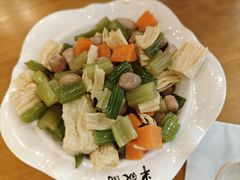 芹菜腐竹花生-半亩园(奥特莱斯店)