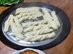 -粘豆包柴火铁锅炖