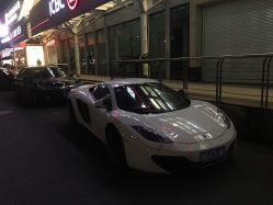 -侨治发型
