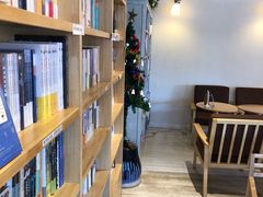 -猫的天空之城概念书店(丽江古城饮玉巷店)