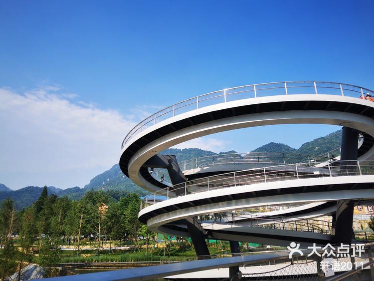 白鹿中学地震遗址