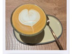 燕麦澳白-潮一不贰·法式甜品·生日蛋糕·西式简餐(外滩店)